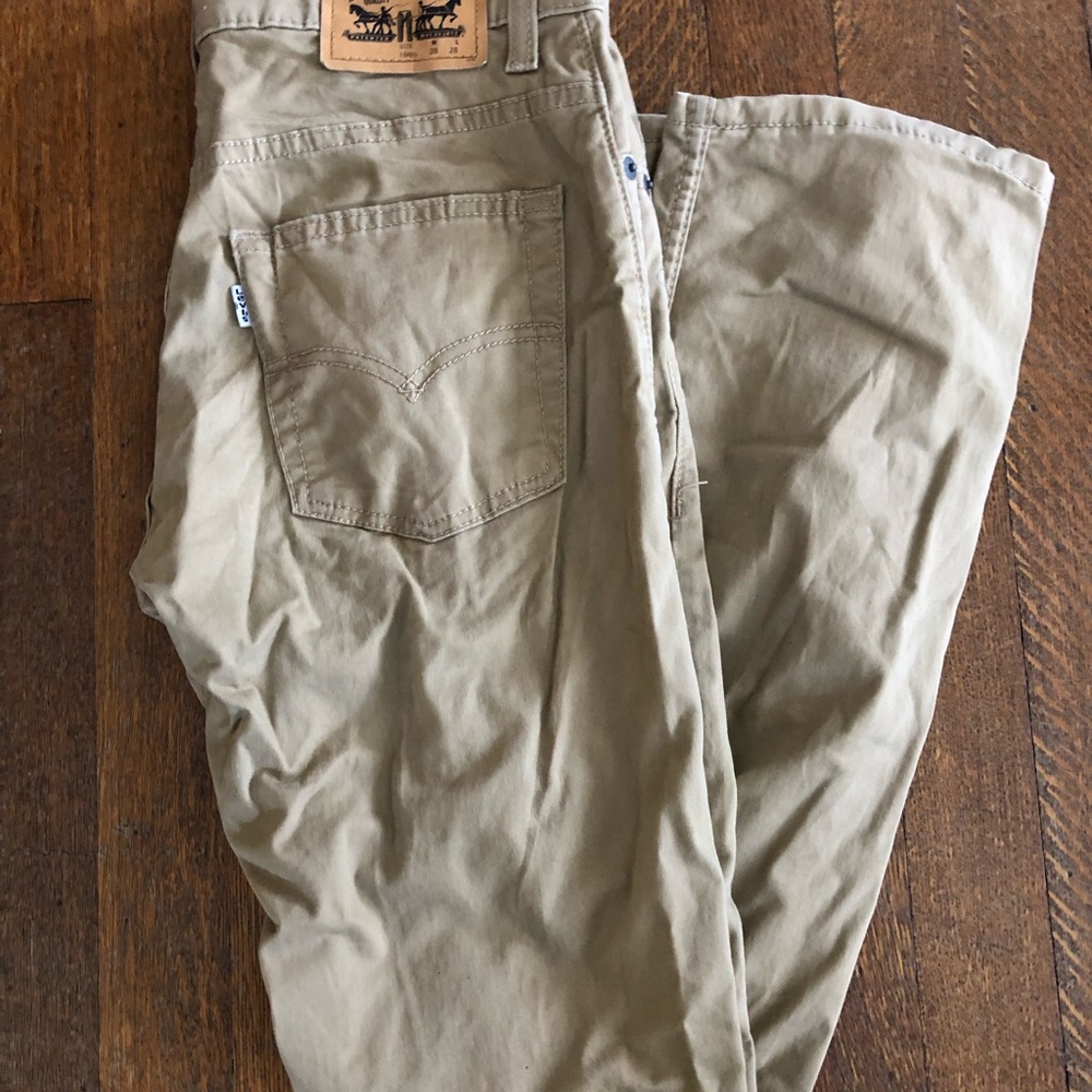 Khaki Levi’s